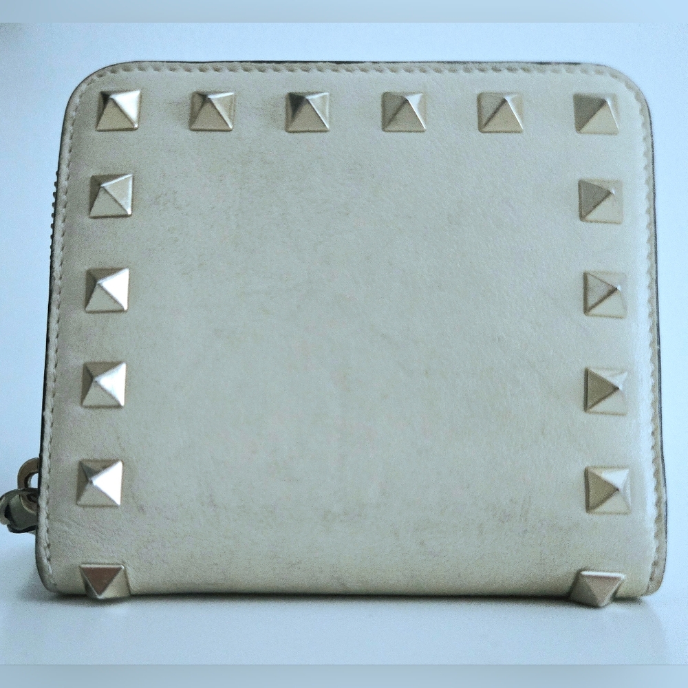 Authentic VALENTINO Garavani Cream Rockstud Bifold Wallet Clutch Leather - Picture 2 of 10